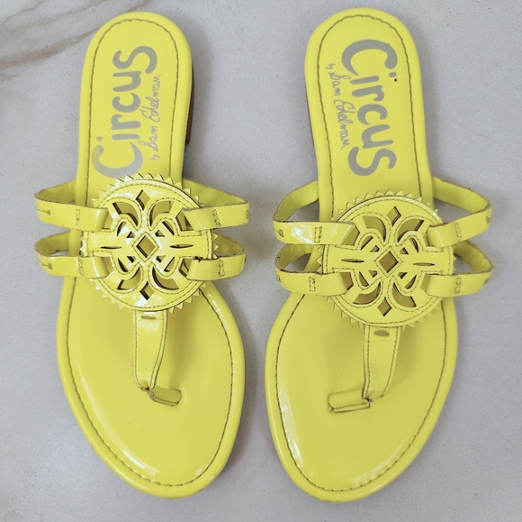 Circus Sam Edelman Canyon Patent Lemon Yellow Flat Thong Sandals Flip Flops, 7 - Picture 1 of 9